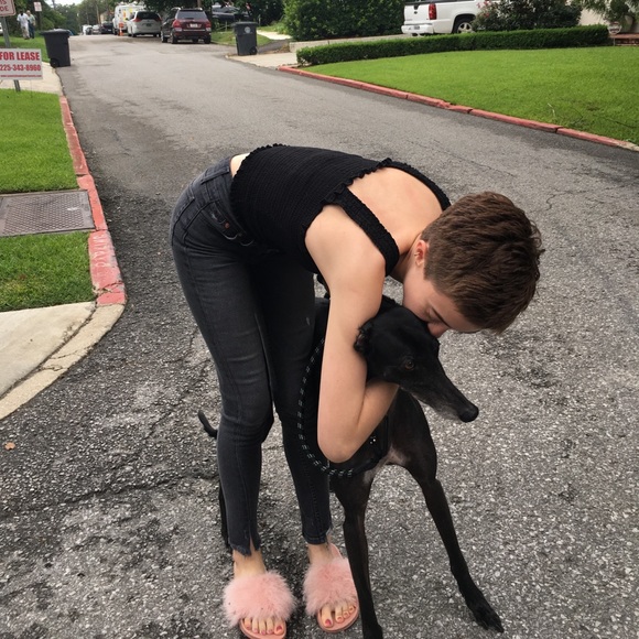 Meet your Posher, Leah - Picture 2 of 3